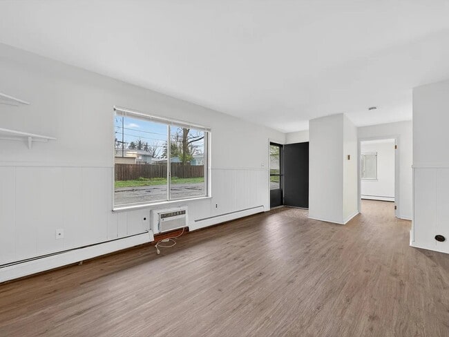 Building Photo - 151 E McHattie St