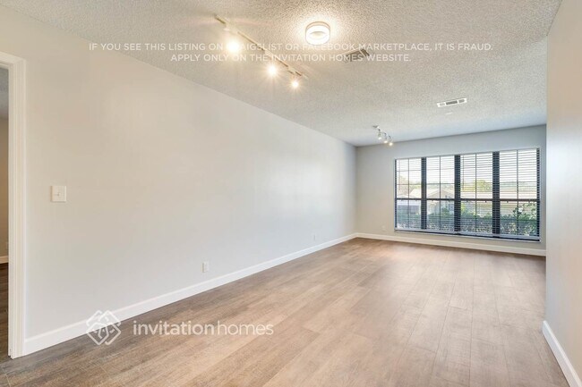 Photo - 6241 Cranberry Ln E