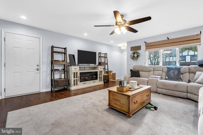 Photo - 2 Leicester Ln