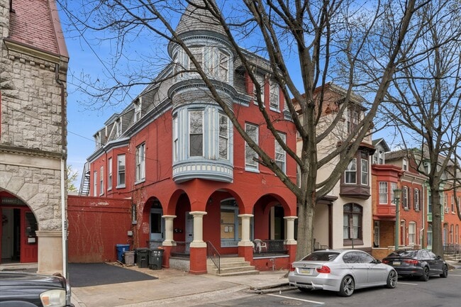 Building Photo - 112 N 11th St Unit 1