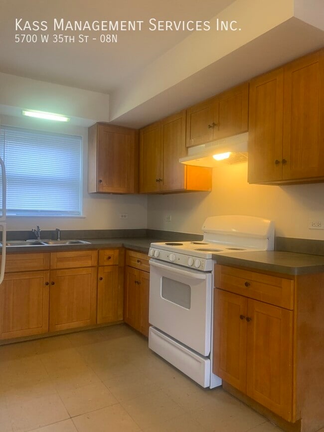 Photo - 5700 W 35th St Apartment Unit 08N