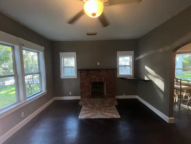 Photo - 115 E Lattin St