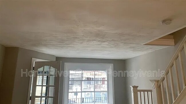 Photo - 5853 Webster St