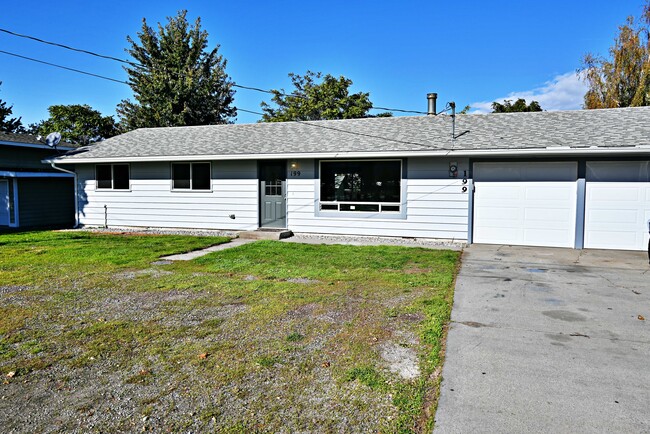 Photo - 199 1st St SE House