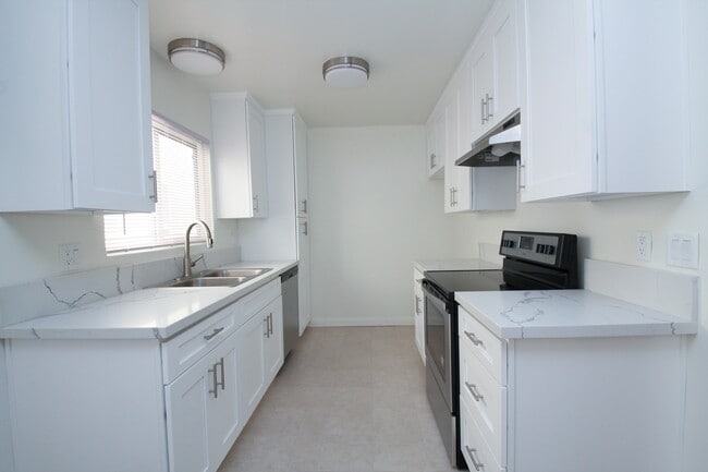 Photo - 9319 Alcott St