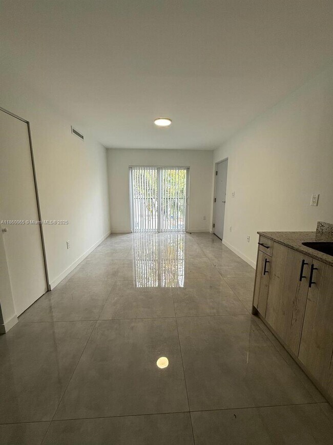 Photo - 14752 NE 6th Ave Unidad 109 Rental