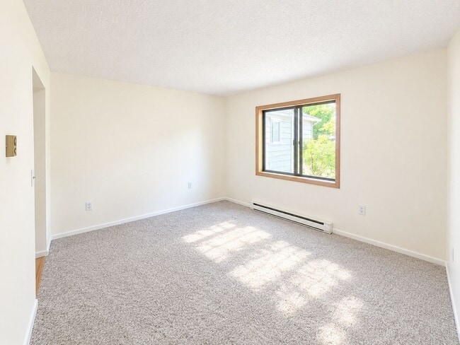 50 Hawthorne Cir