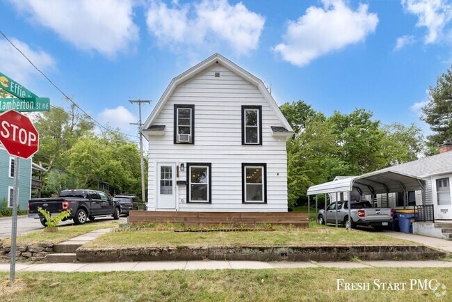 Building Photo - Modern Charm & Fresh Renovation Near River... Rental