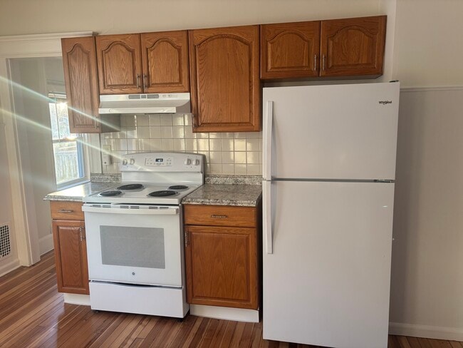 Kitchen - 6368 Main St Unit 1