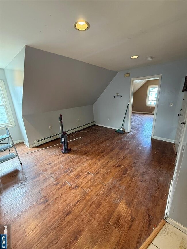 Building Photo - 220 S Burnet St Unit 3