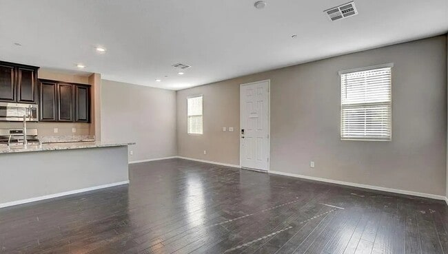 Photo - 37 Alamere Falls Dr