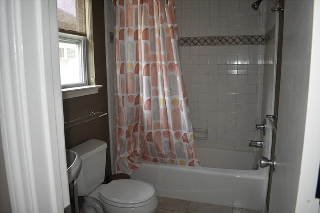 Photo - 4521 Maple St
