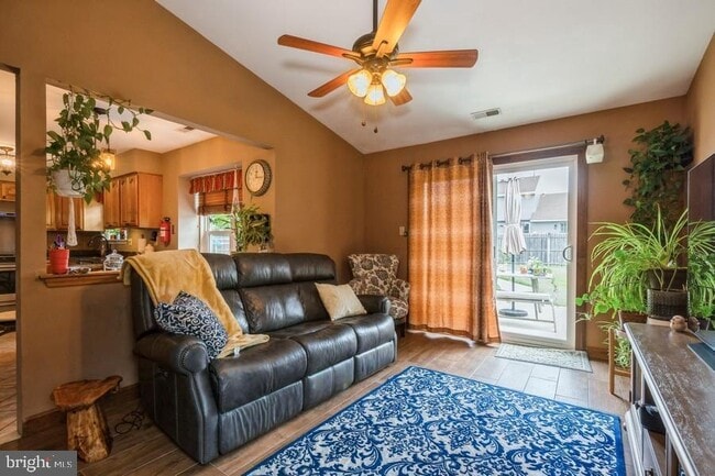 Photo - 104 Apley Dr
