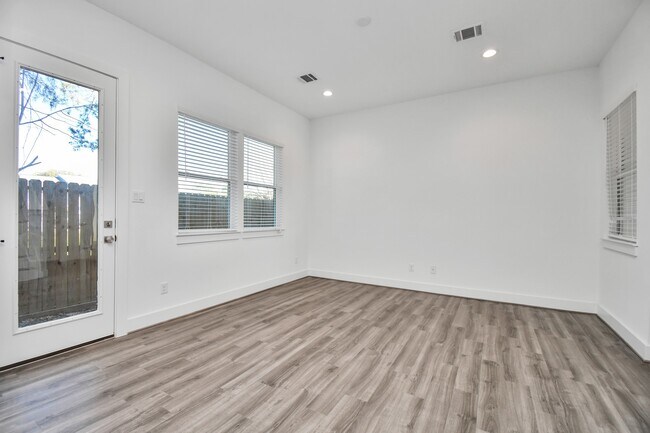 Photo - 9020 Laverne Laurel Ln