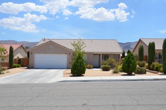 Building Photo - Beautiful3 bedroom home in Desert Vista