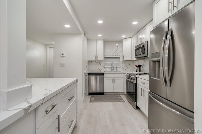 Building Photo - 411 S Hollybrook Dr Unit 109