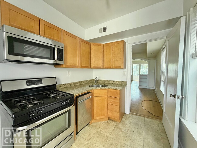 Photo - 3441 W Schubert Ave Unidad 2