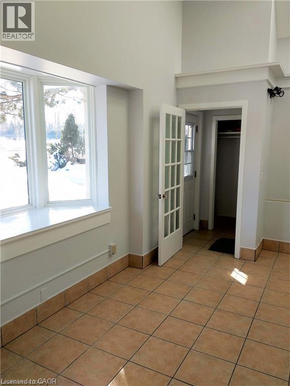 Photo - 410 Erb St. W