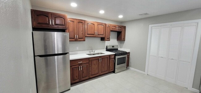 Photo - 3031 Findley Ave