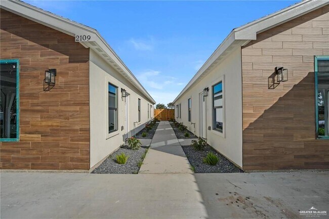 Photo - 11 E Viviana St Unit 2