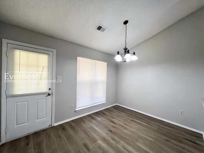 Photo - 1208 W E Ross Pkwy