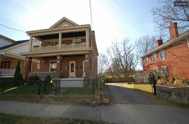 Building Photo - 983 Windsor St Unit 1