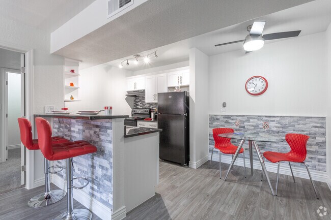 2BR, 2BA - C2 Remodel - 840 SF