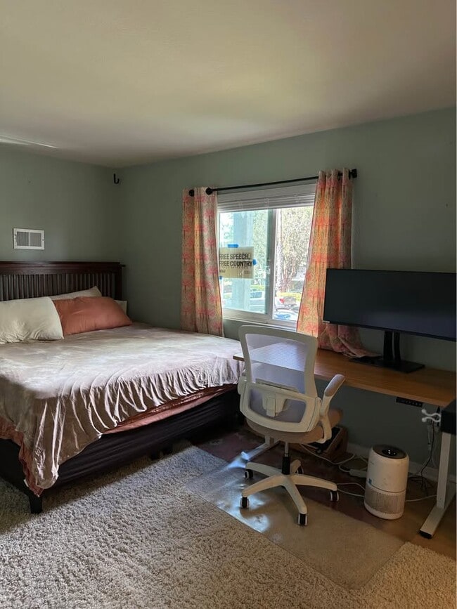 Building Photo - 2941 C St Unit 456