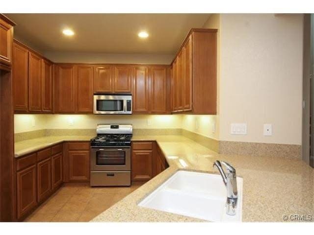 Photo - 15953 Begonia Ave