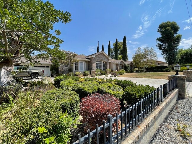 Building Photo - 19077 Oriente Dr Rental