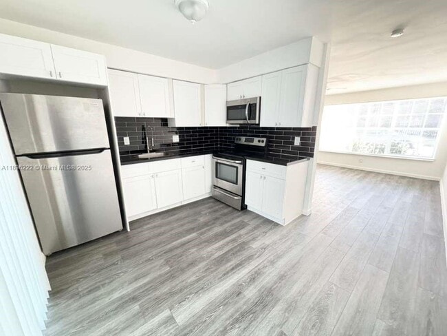 Building Photo - 337 SE 23rd Ave Unit A
