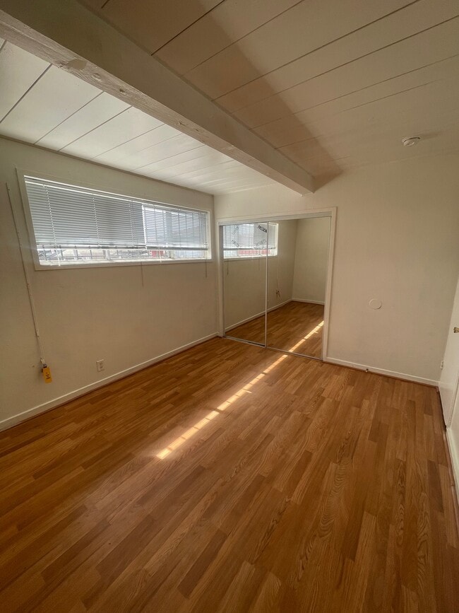 Building Photo - Thousands Points Apartment Unit 10034