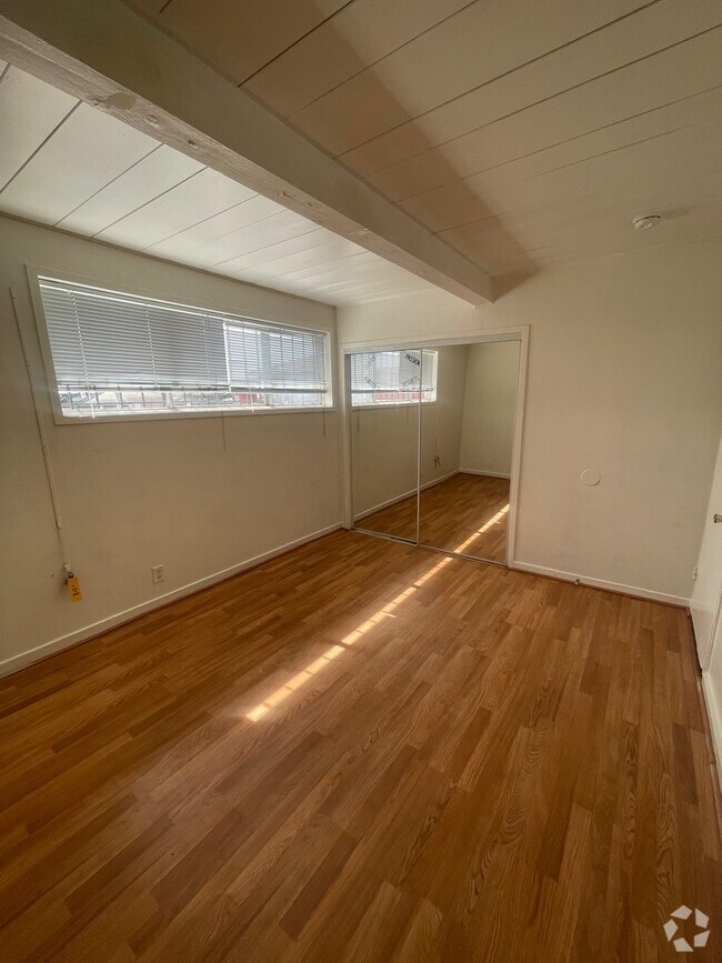 Building Photo - Thousands Points Apartment Unit 10034