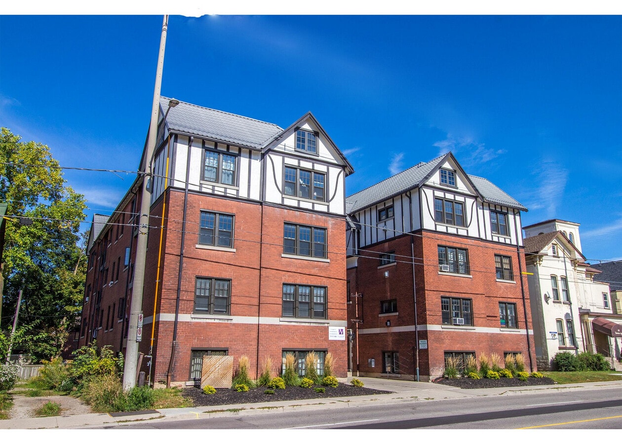 Photo - 48 Weber St W