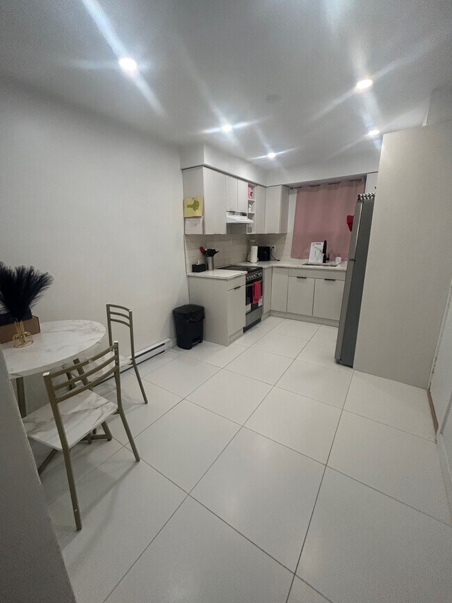 Photo - 3010 Rue Goyer Unit 8