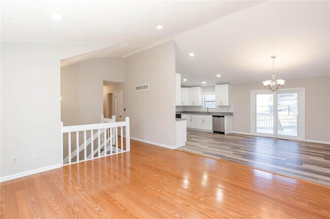 Photo - 4049 Leicester Dr NE