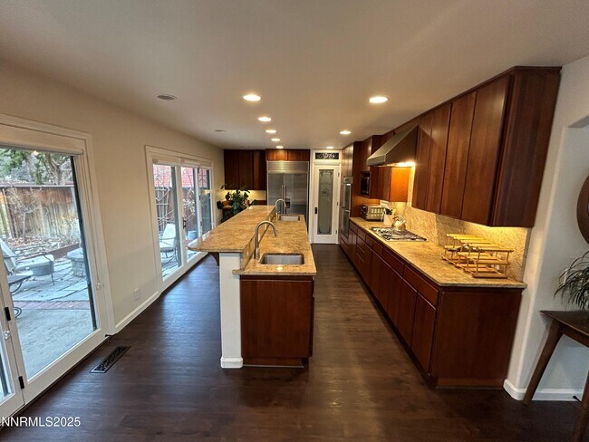 Photo - 655 E Riverview Cir