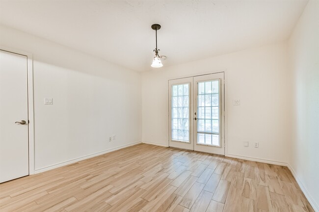 Photo - 807 Stadium Cir