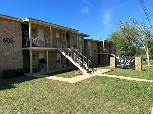 Building Photo - Heritage Oaks Rental
