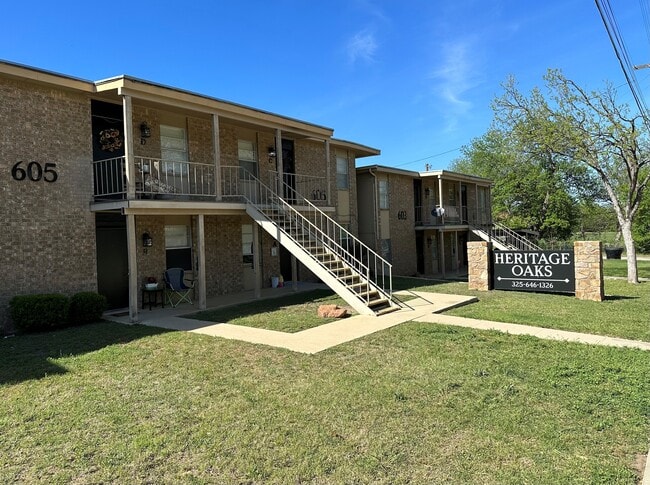 Heritage Oaks - Heritage Oaks Apartments