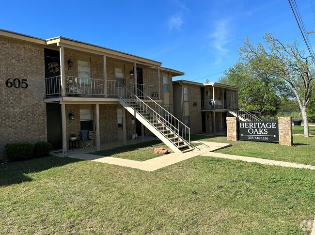 Building Photo - Heritage Oaks Rental