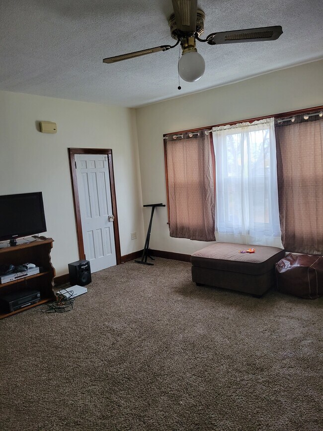 Living Room - 322 S 9th St Unit 322 South 9th St. Upper