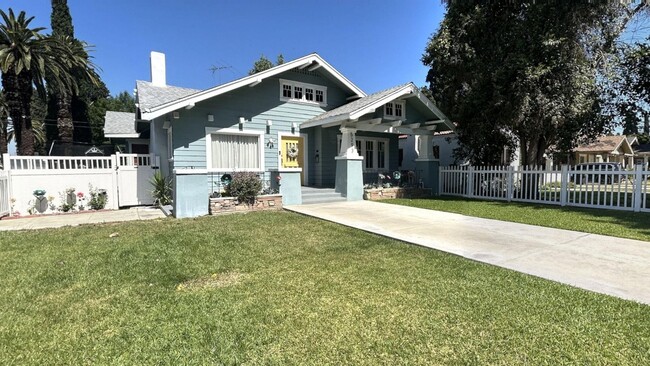 5293 Magnolia Ave. - 5293 Magnolia Ave. Unidad Front House