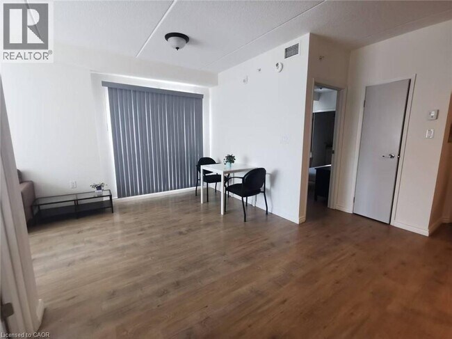 Photo - 275 Larch St Unité H303