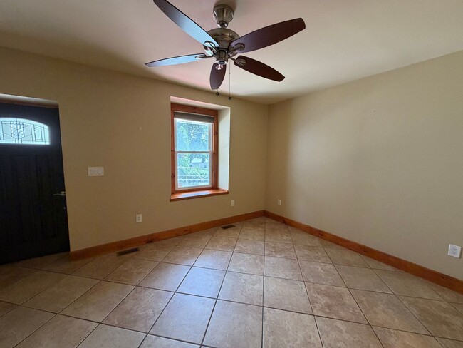 Photo - 214 Grape St