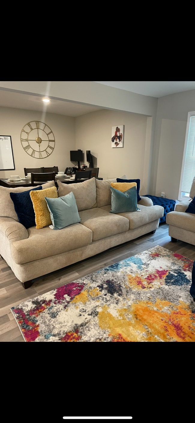 Photo - 755 Cascade Dr