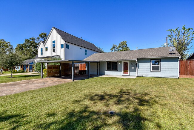 Photo - 7418 Jalna St