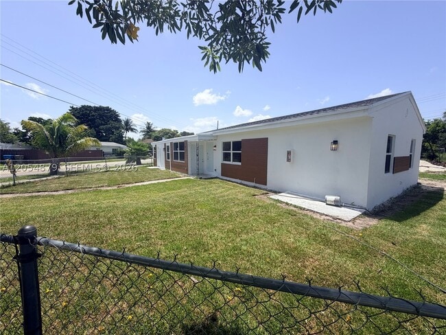 Building Photo - 43 Williams 3 Unit 3