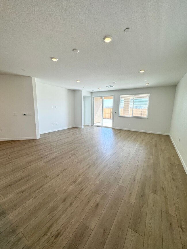 5372 Island Yacht Wy