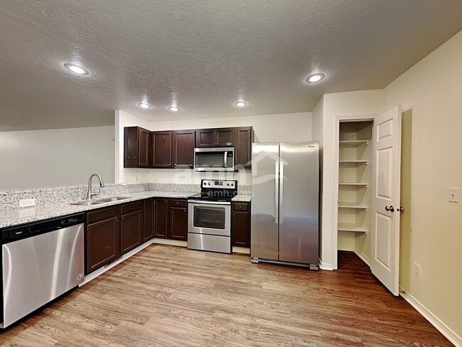 Photo - 922 E Folgado Ct